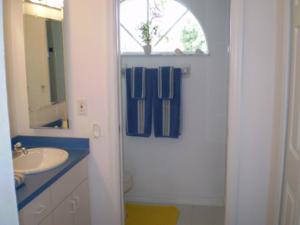 Bad mit Doppelwaschbecken,Dusche,WC